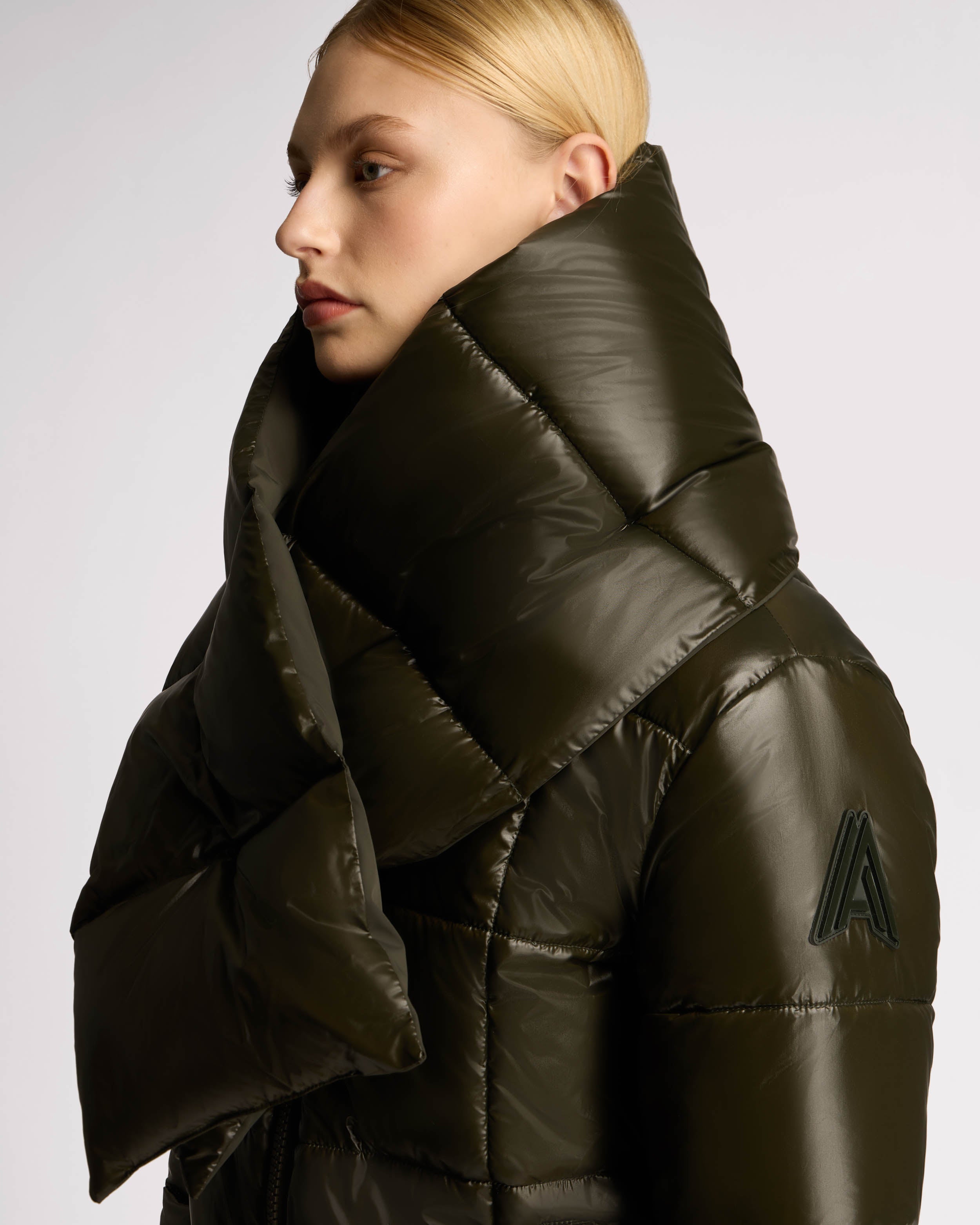 Manteau Matelassé Réversible 2-en-1 Winekka avec écharpe Surdimensionnée Amovible