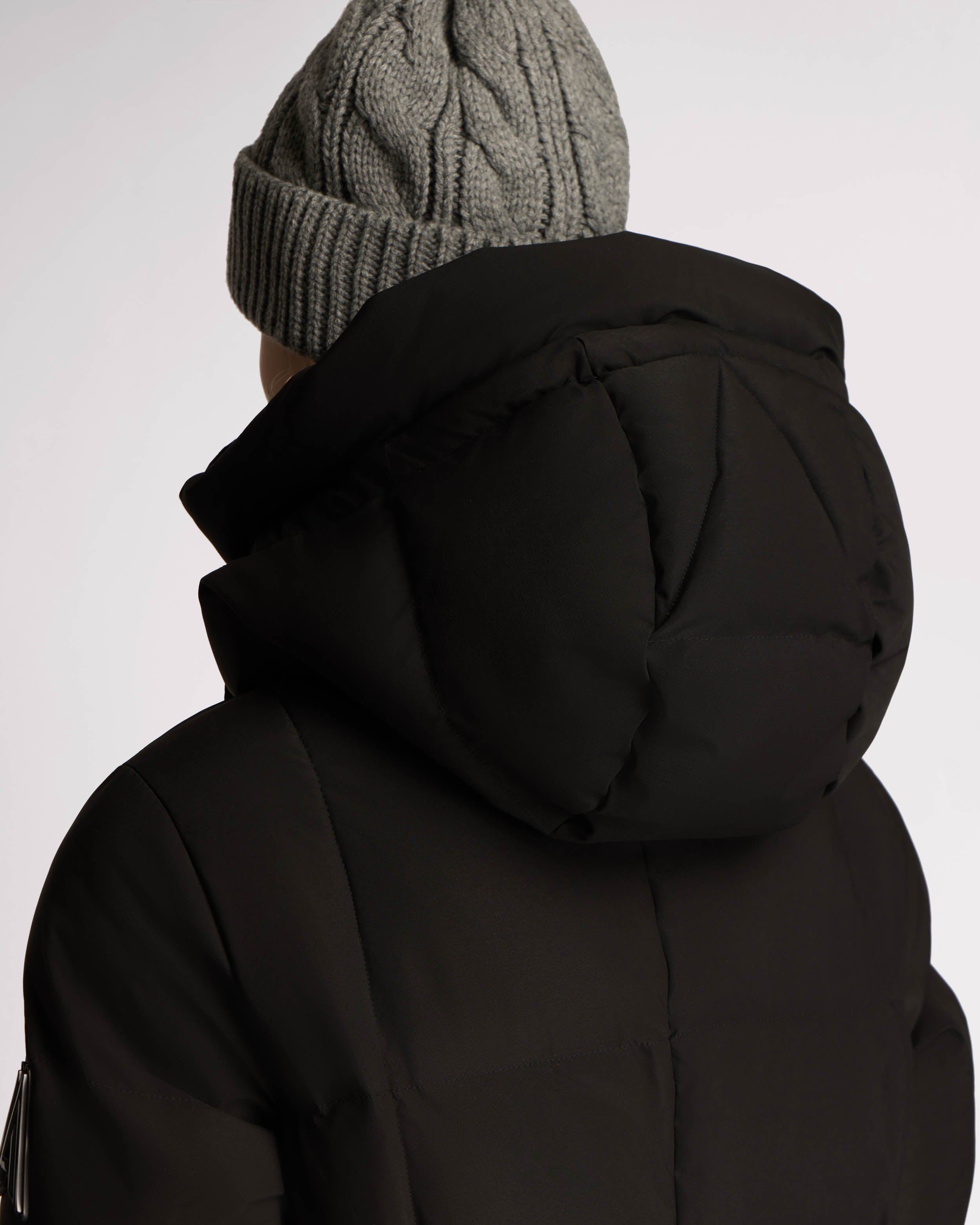 Cluze Mid-Length Puffer with Square Quilting