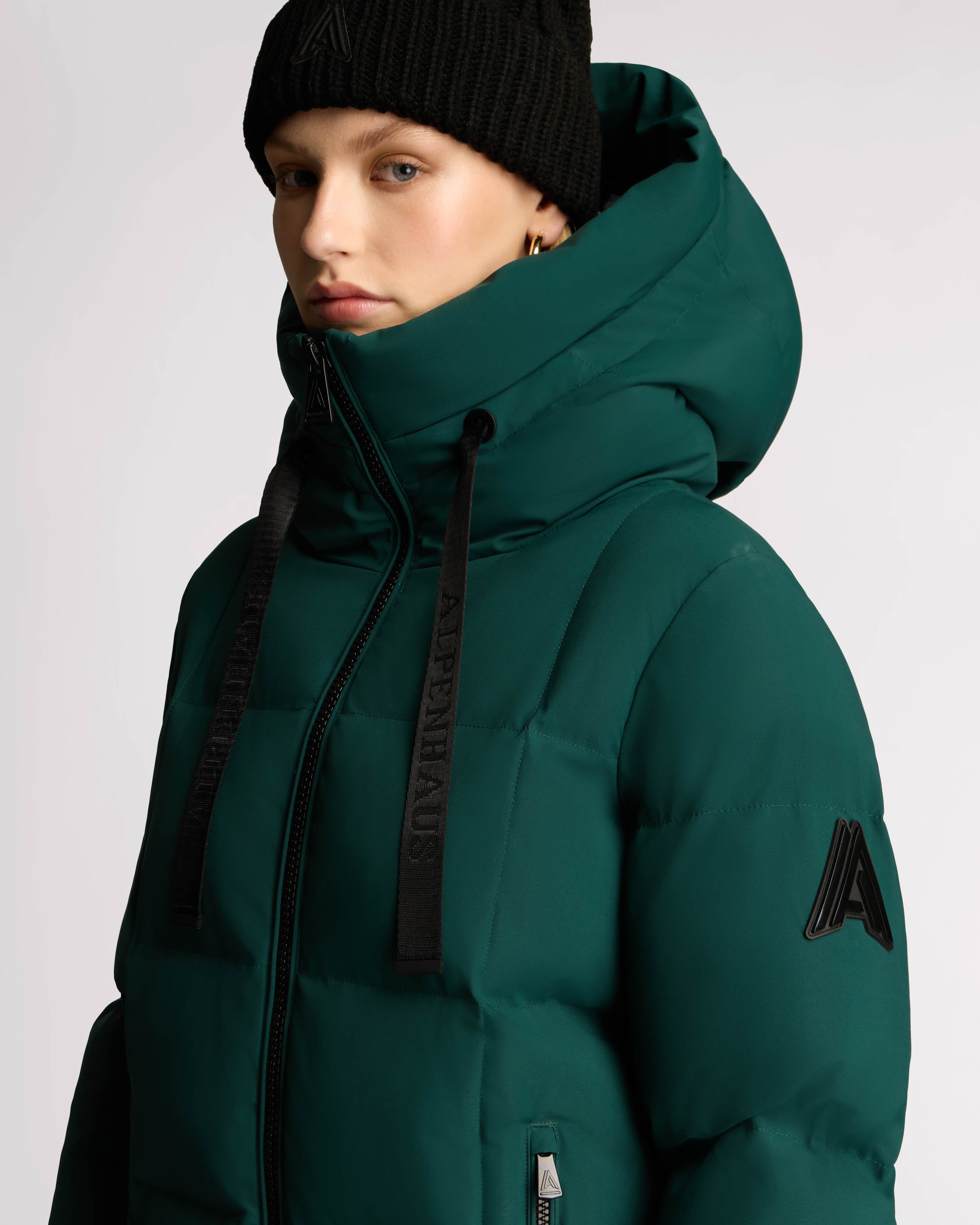 Cluze Mid-Length Puffer with Square Quilting