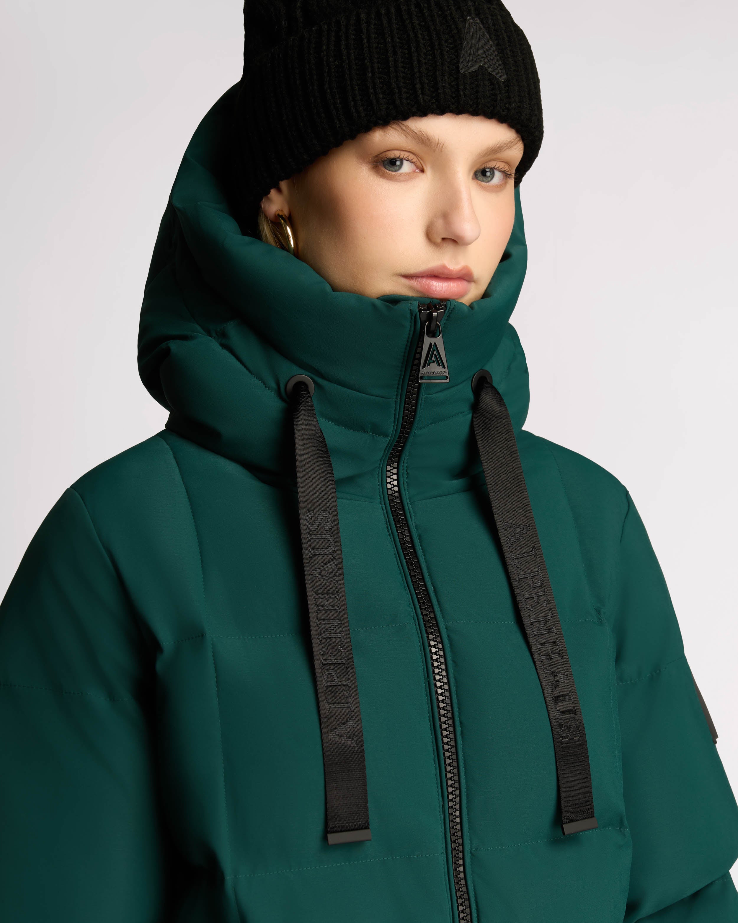 Cluze Mid-Length Puffer with Square Quilting