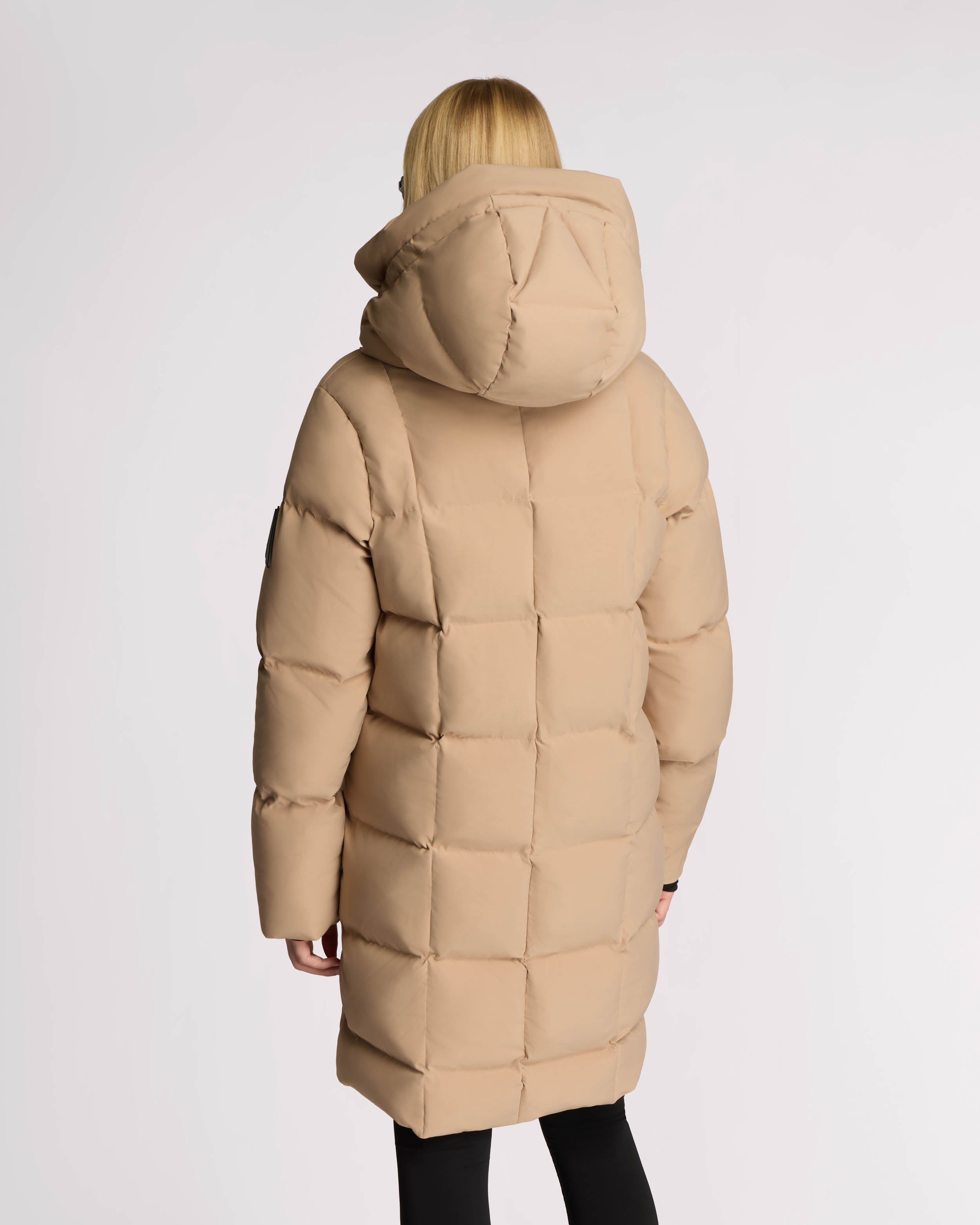 Cluze Mid-Length Puffer with Square Quilting