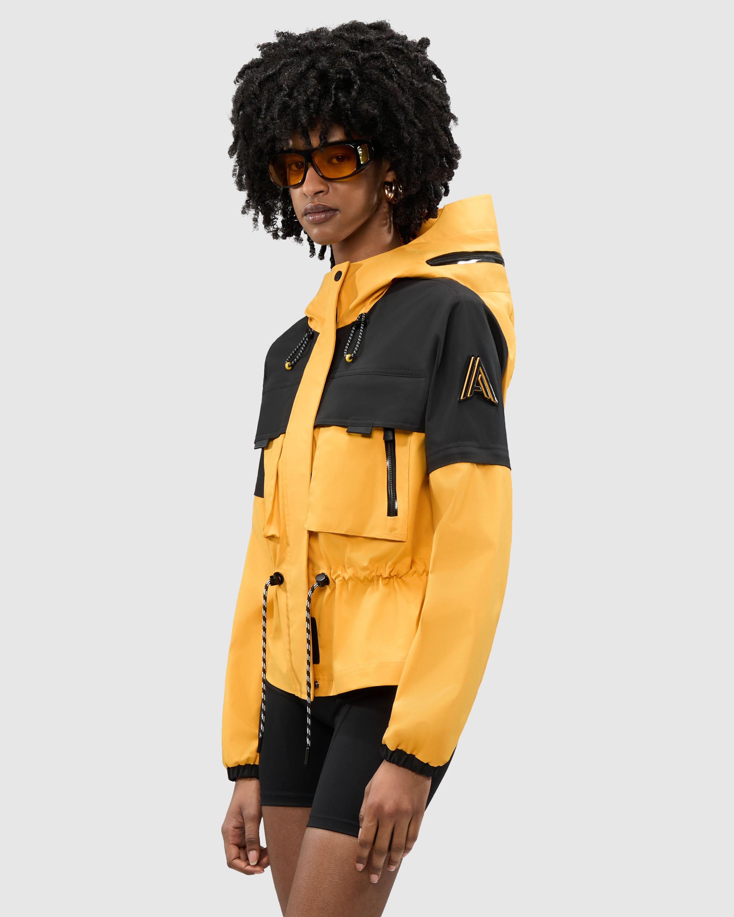 Marmande Short Windbreaker with Removable Sleeves and Extendable Hood