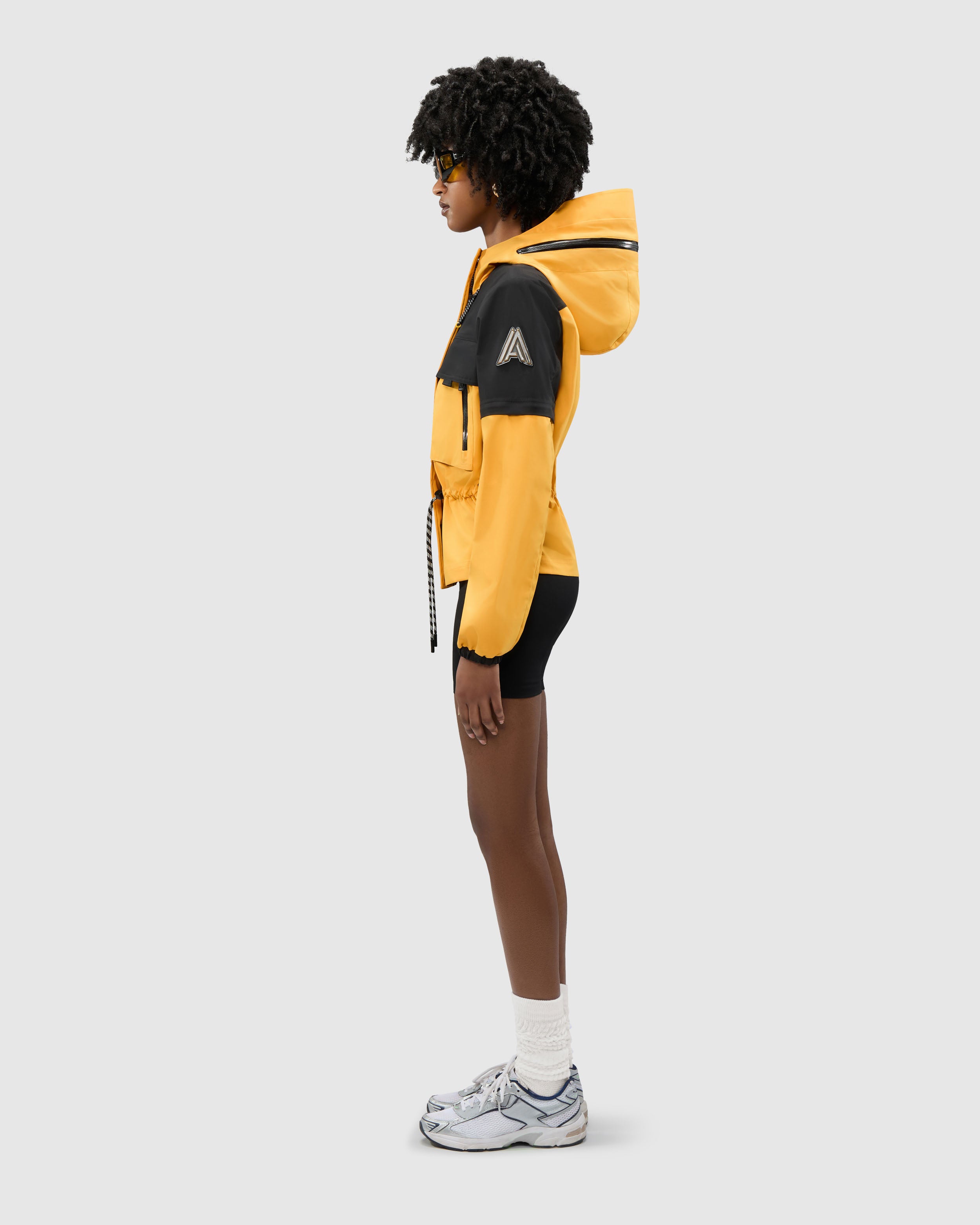 Marmande Short Windbreaker with Removable Sleeves and Extendable Hood