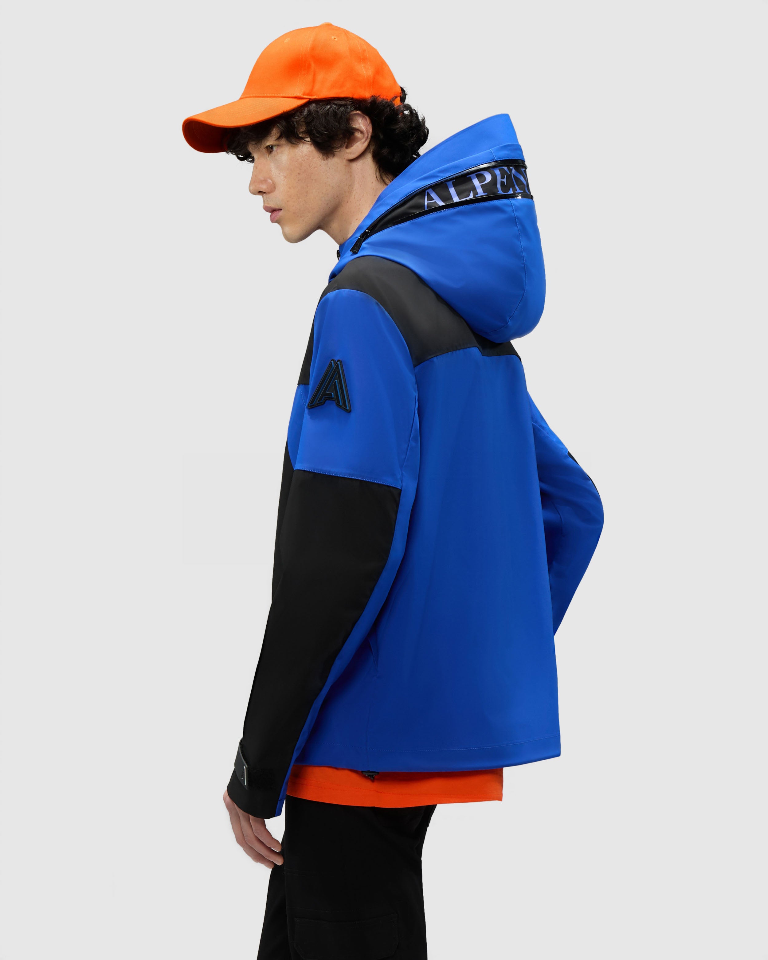 Vallandry Windbreaker with Extendable Hood