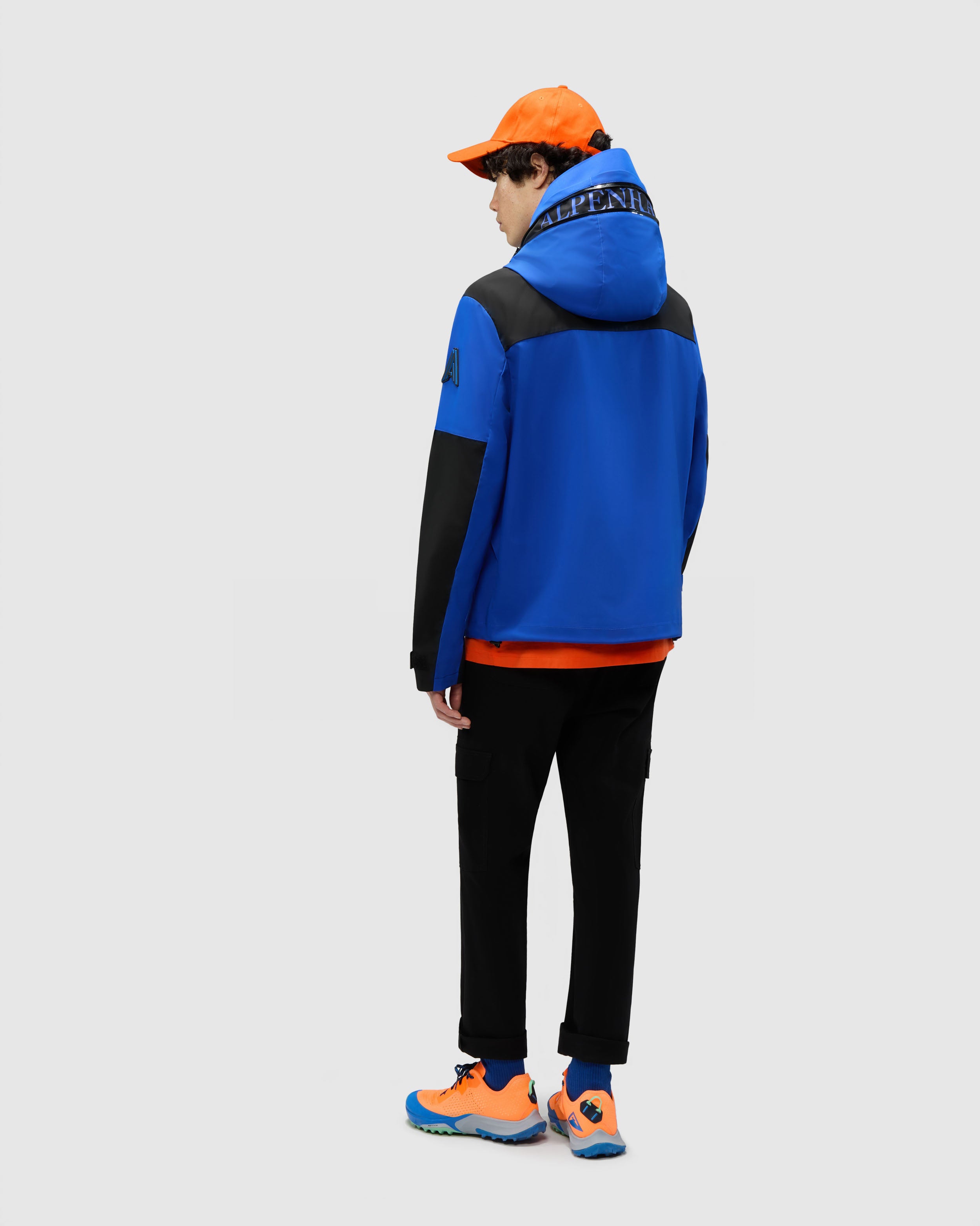 Vallandry Windbreaker with Extendable Hood