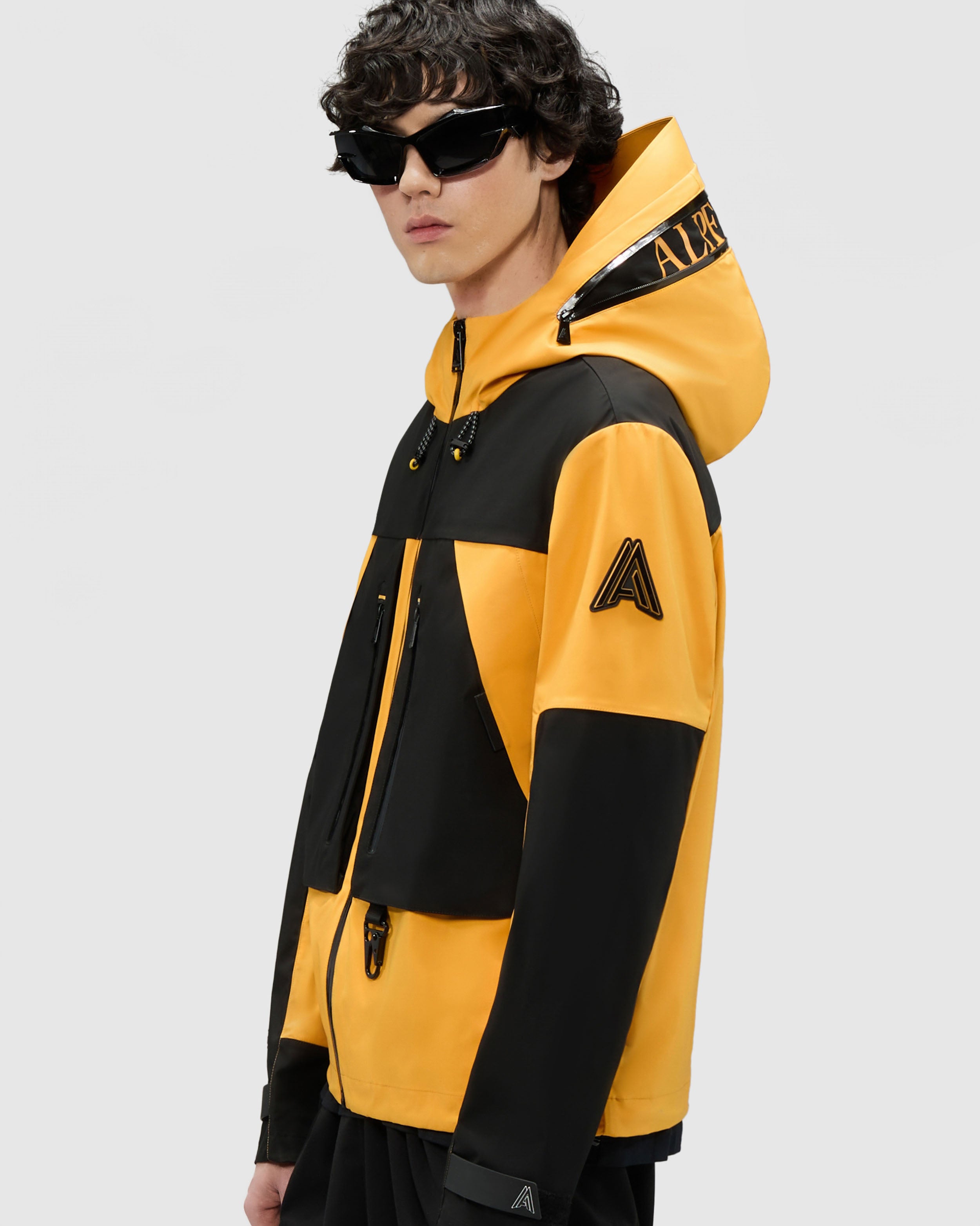 Vallandry Windbreaker with Extendable Hood